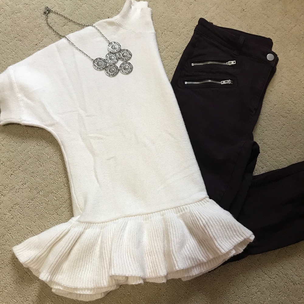 White short sleeve sweater